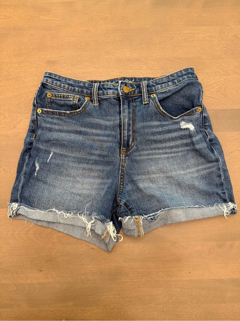 Universal Thread Women’s Denim Shorts Size 8/29 High Rise Distressed Cuffed
